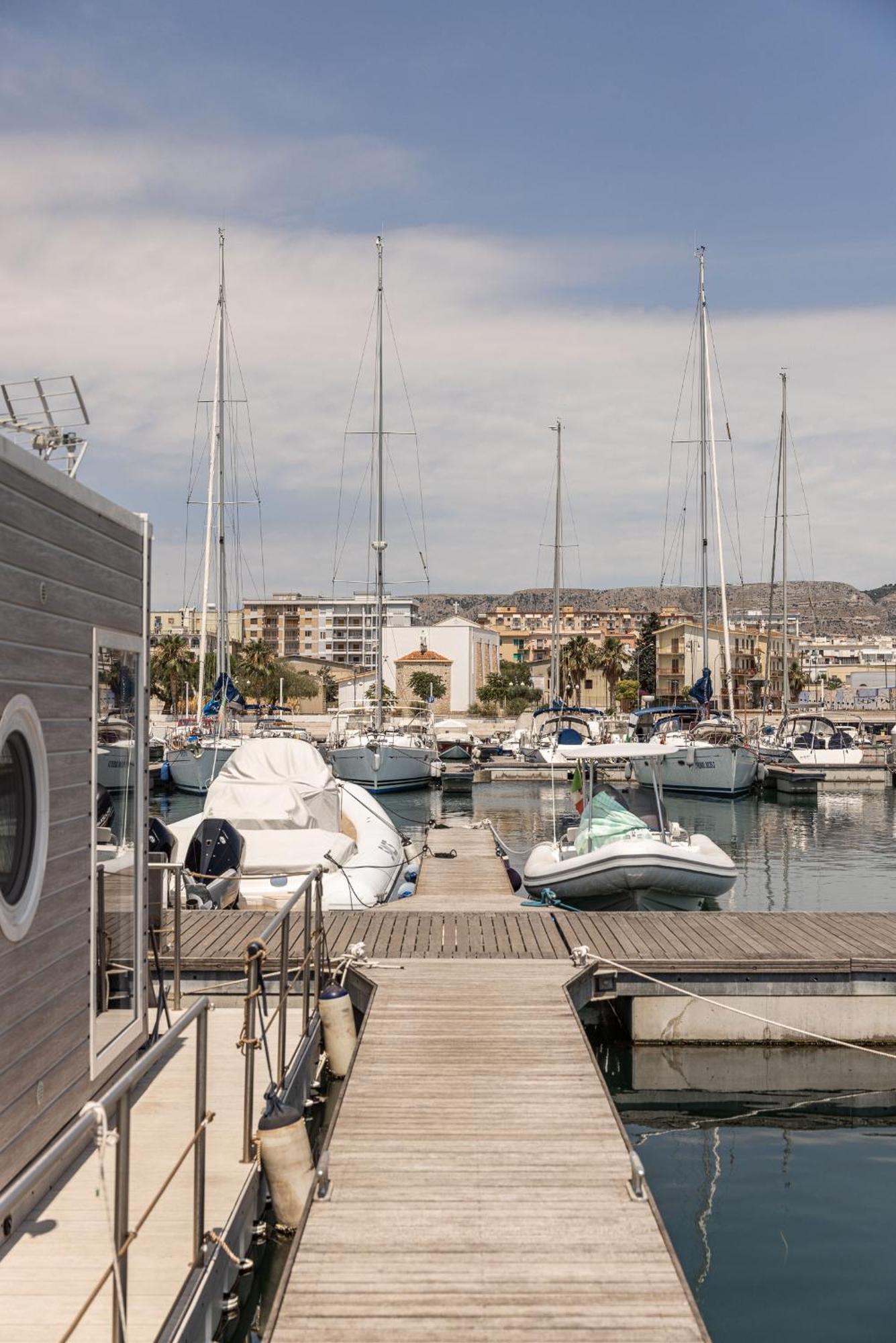 Marina Del Gargano Houseboat Ξενοδοχείο Manfredonia Εξωτερικό φωτογραφία