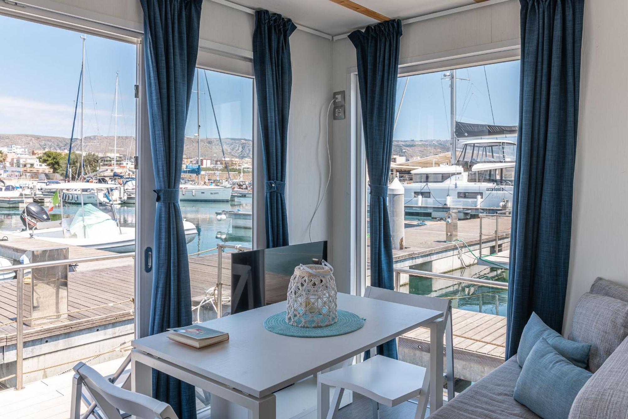 Marina Del Gargano Houseboat Ξενοδοχείο Manfredonia Εξωτερικό φωτογραφία