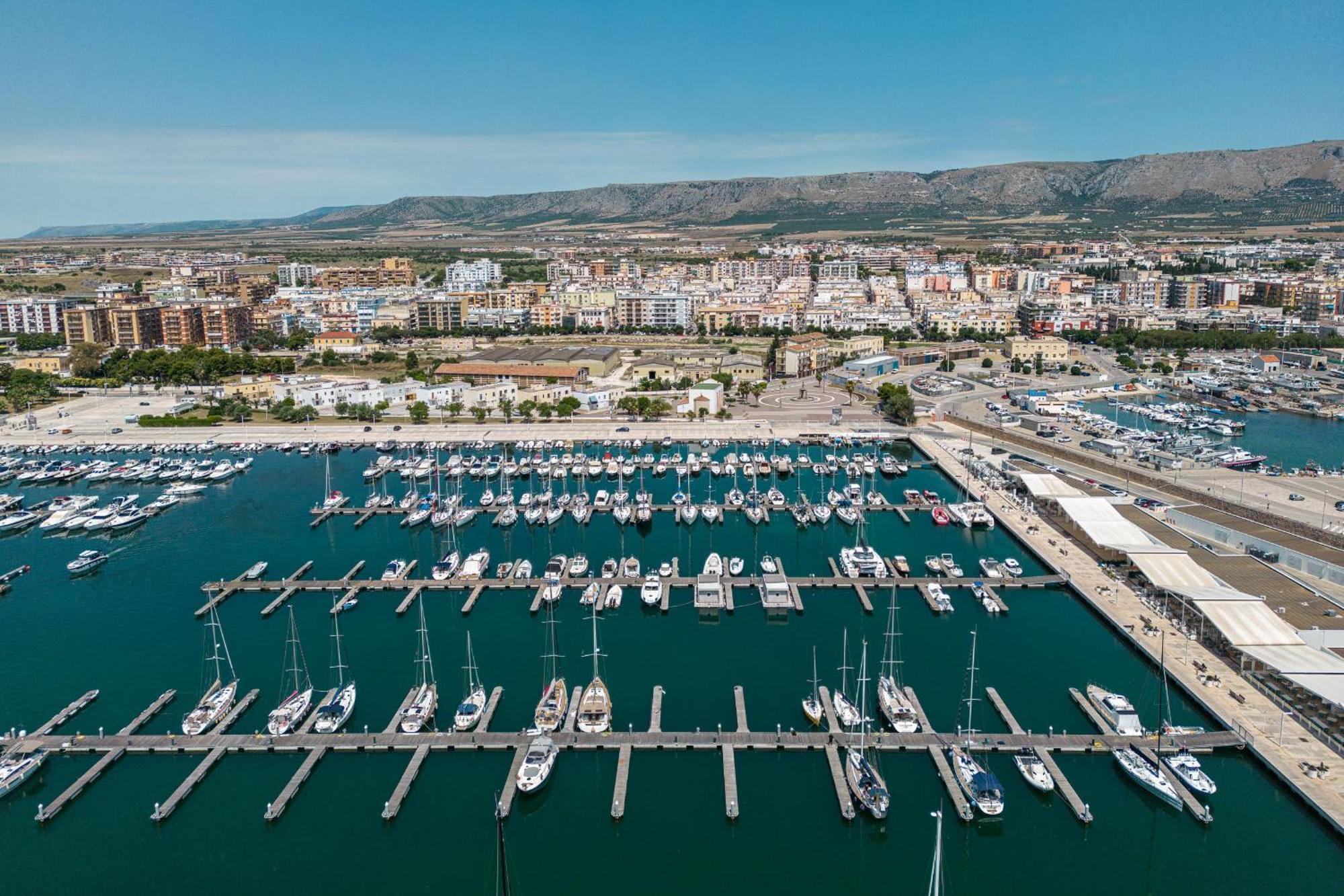 Marina Del Gargano Houseboat Ξενοδοχείο Manfredonia Εξωτερικό φωτογραφία