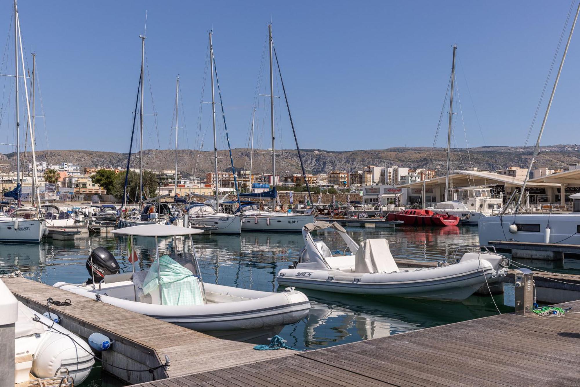 Marina Del Gargano Houseboat Ξενοδοχείο Manfredonia Εξωτερικό φωτογραφία